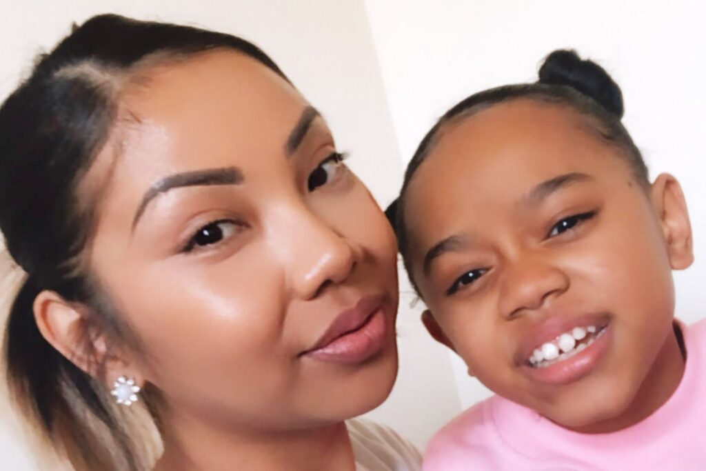 La mamá de la estrella de TikTok Sadaya Paige pide oraciones tras revelar que su hija sufrió un 'shock adrenal'