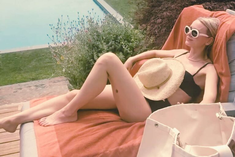 Naomi Watts celebra la mediana edad con la campaña ‘Hotter Than Ever’ y recuerda a las mujeres que ‘no somos invisibles’