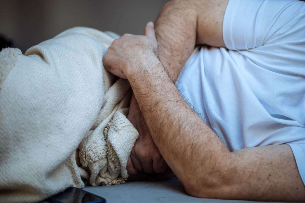 Hombre es hospitalizado tras la sorprendente ruptura de su intestino delgado