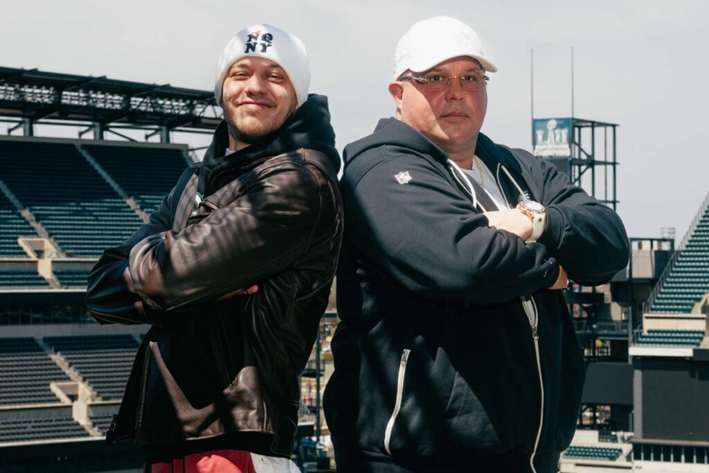 Pete Davidson y Big Dom de los Eagles lanzan calcetines de edición limitada: una colaboración especial