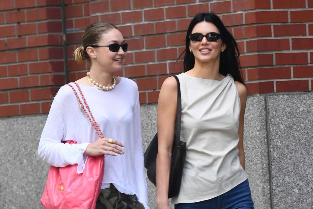 Kendall Jenner y Gigi Hadid lucen las sandalias de verano que están de moda