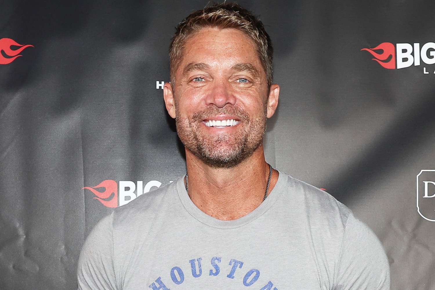 Brett Young deja de beber para priorizar su salud y estar más tiempo con sus hijos