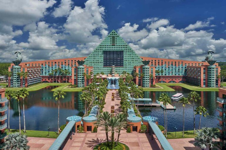 El nuevo restaurante de Walt Disney World implementa un código de vestimenta que respeta su estética elegante
