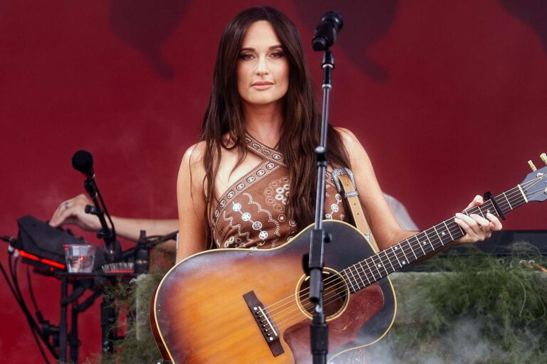 Kacey Musgraves reprograma su show tras fracturarse una costilla en México