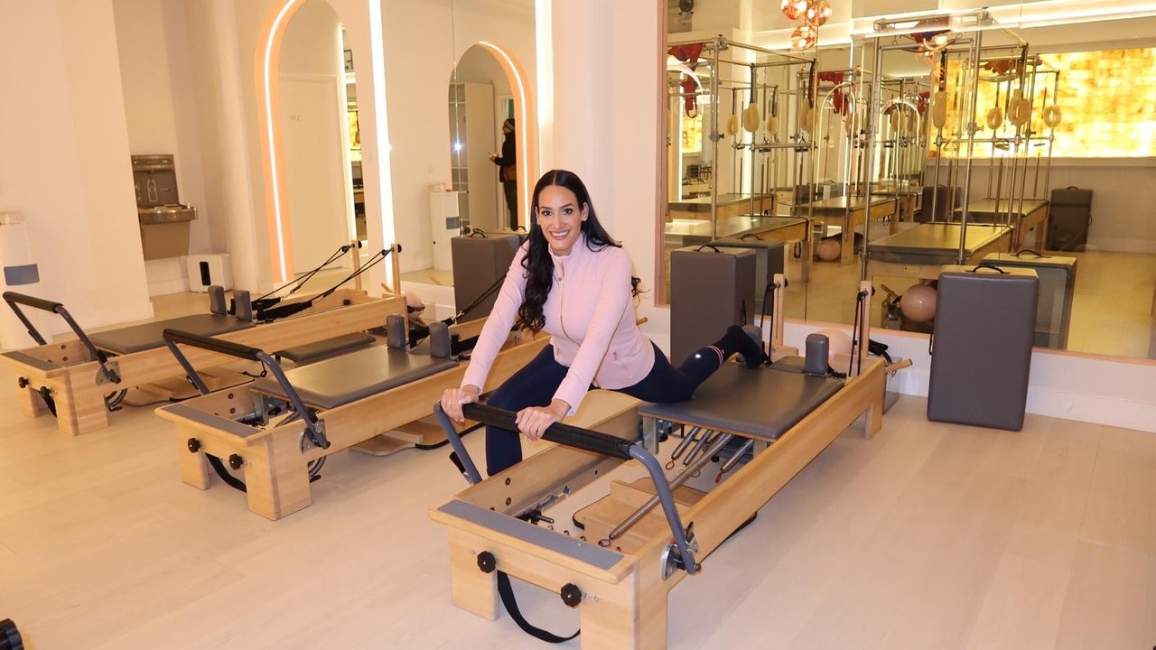 Cómo Emily Ratajkowski esculpe su cuerpo con el método único de la experta en pilates Nofar Hagag
