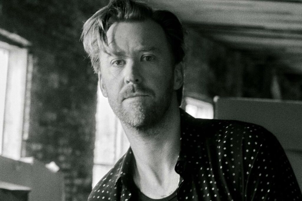 La esposa de Charles Kelley, Cassie, es la razón de su sobriedad e inspiración para su nuevo álbum