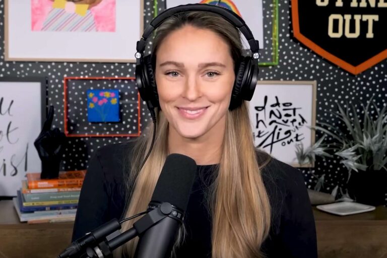 Kylie Kelce advierte a su estilista sobre el corte de cabello de mamá
