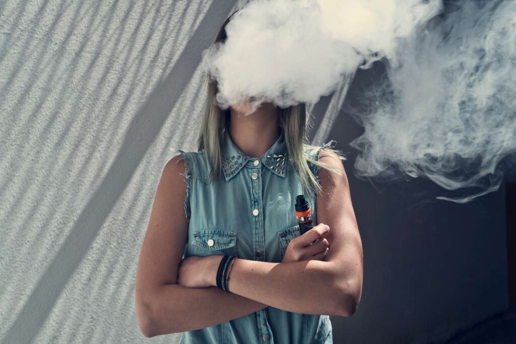 Los vapes desechables podrían ser más perjudiciales que los cigarrillos tradicionales, según un nuevo estudio
