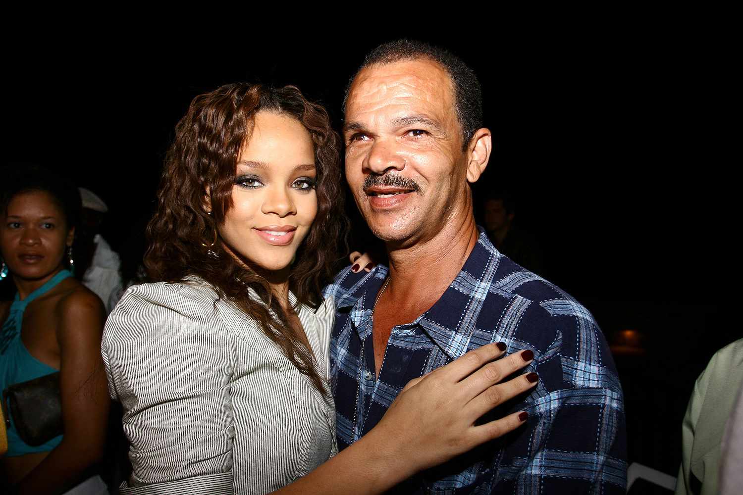 Revelan la causa de muerte del padre de Rihanna, Ronald Fenty, un mes después de su fallecimiento a los 70 años