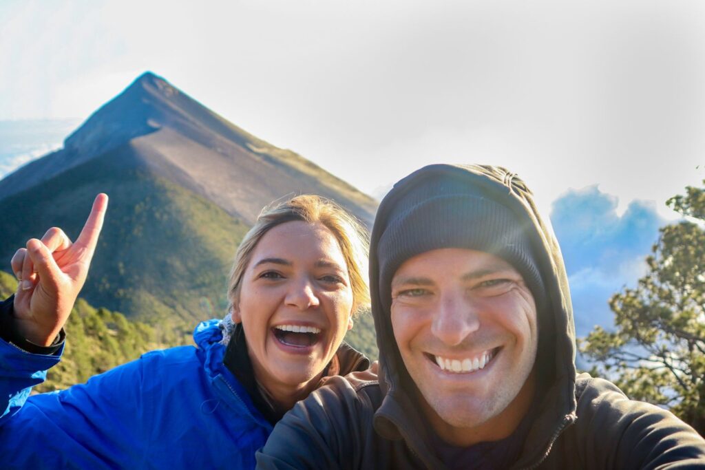 Una pareja se comprometió a visitar todos los países del mundo y ahora detienen su viaje con uno solo por visitar