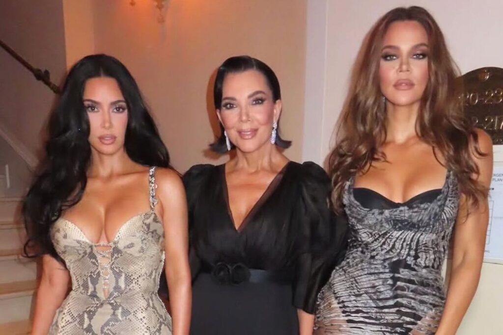 Kim Kardashian luce un vestido de serpiente en las fotos del festejo de bienvenida de la boda de Jeff Bezos y Lauren Sánchez