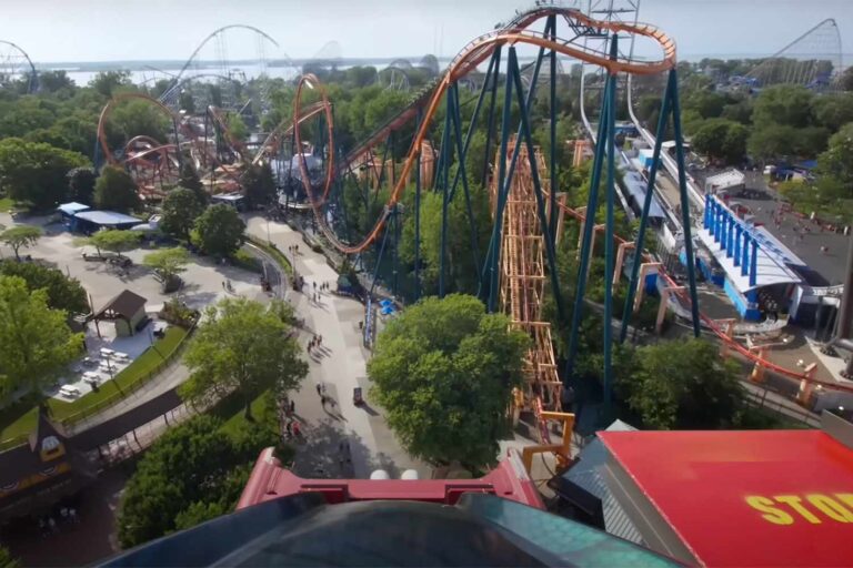 La montaña rusa 'Tilt' que se despega del riel en el aire se inaugura este fin de semana: mira el primer video en POV