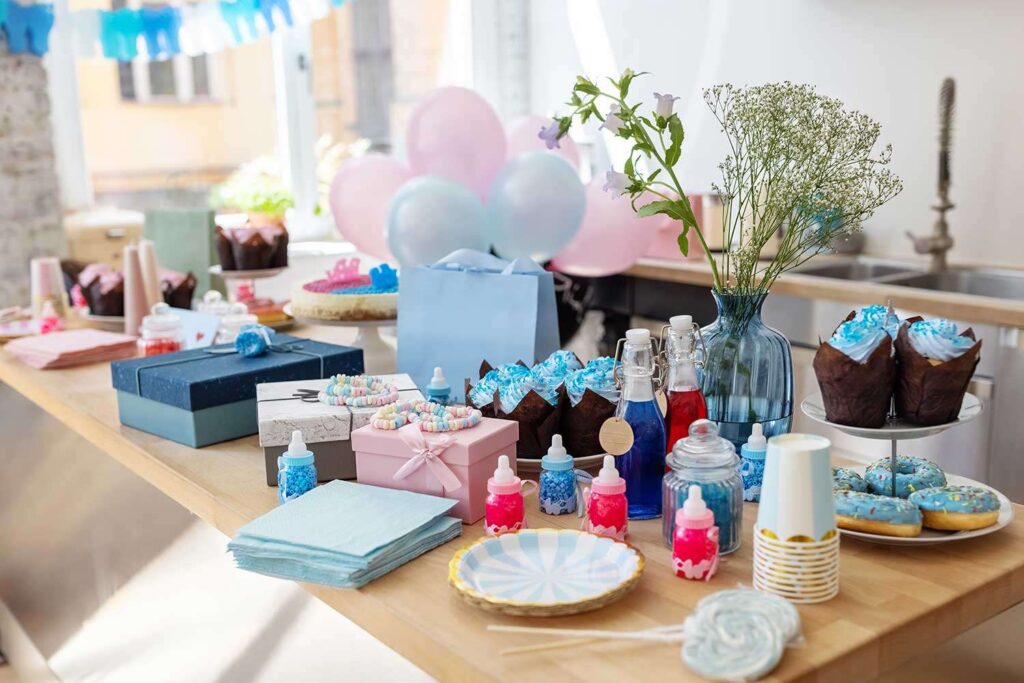 Mujer cambia la fecha de su baby shower y pide a su hermana que termine sus vacaciones familiares para asistir