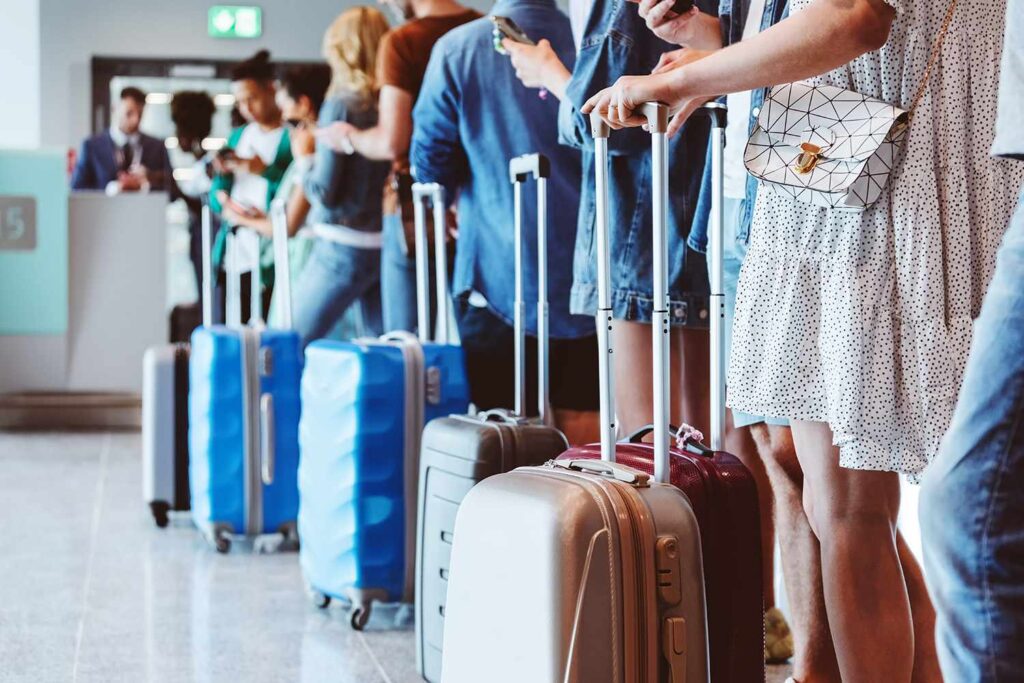 Adolescente se siente injustamente tratada tras ser relegada a clase económica en un vuelo mientras su hermana pequeña viaja en clase business