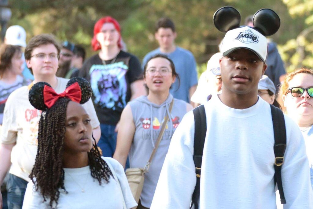 Zahara Jolie-Pitt y su novio Elijah Cooper disfrutaron de una cita en Disneyland