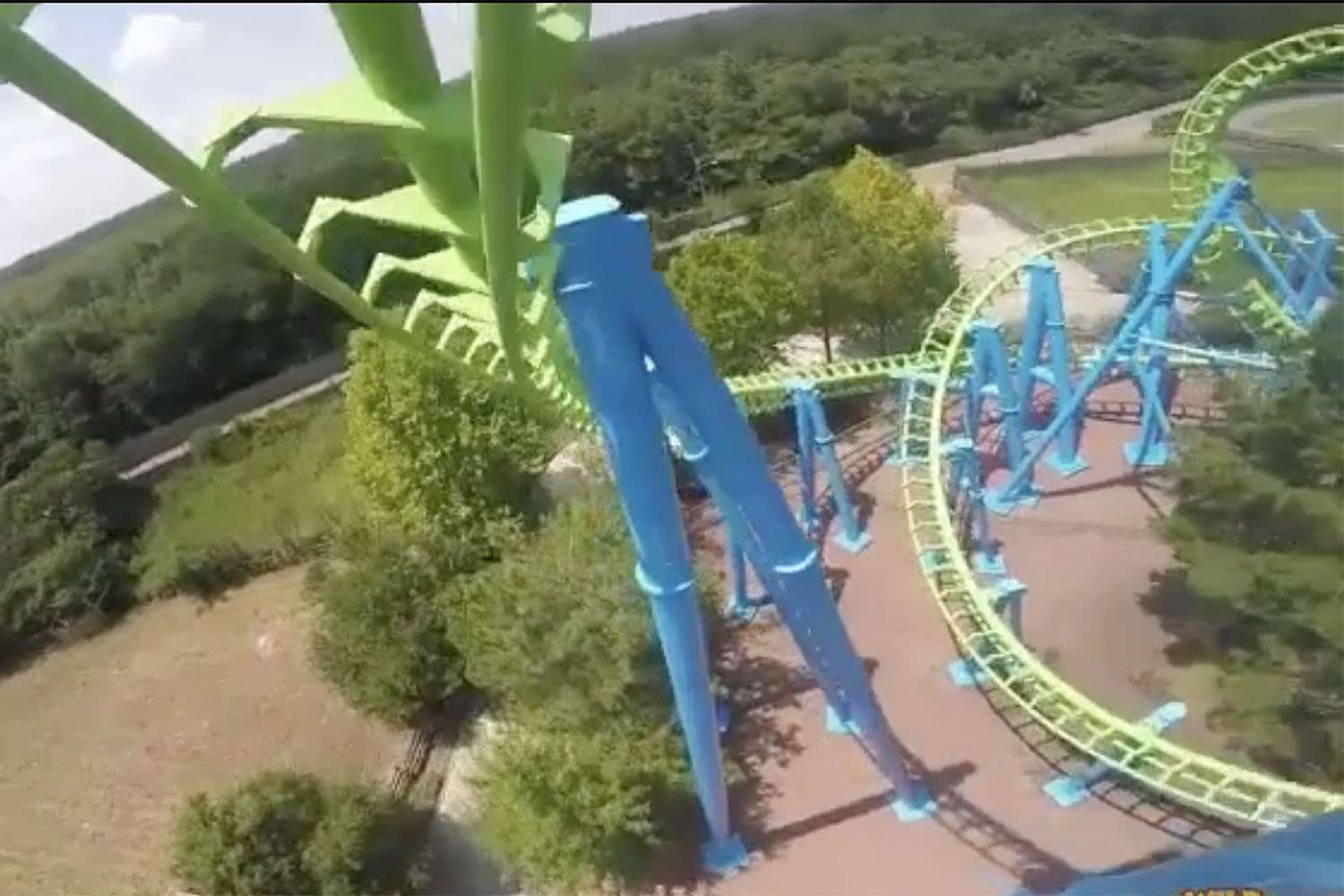 Visitantes de parque temático en Georgia quedan atrapados en atracciones por corte de energía generalizado