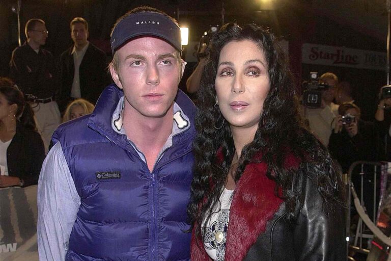 El hijo de Cher, Elijah Blue Allman, dado de alta del hospital tras su ingreso por comportamiento errático